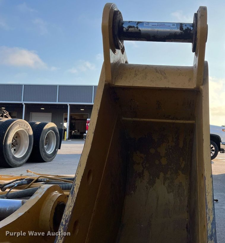 image for item EJ3020 Caterpillar  excavator bucket