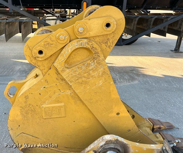 image for item EJ3020 Caterpillar  excavator bucket