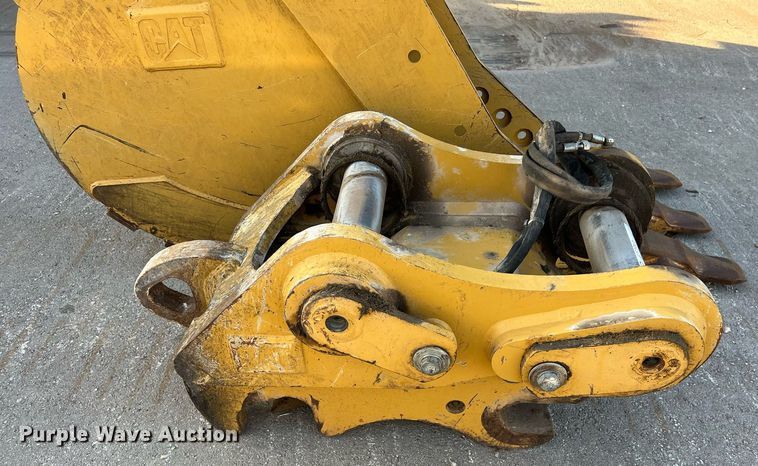 image for item EJ3020 Caterpillar  excavator bucket