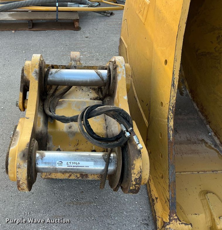 image for item EJ3020 Caterpillar  excavator bucket