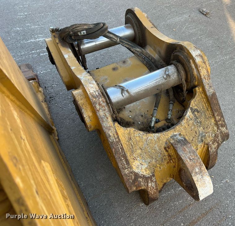 image for item EJ3020 Caterpillar  excavator bucket