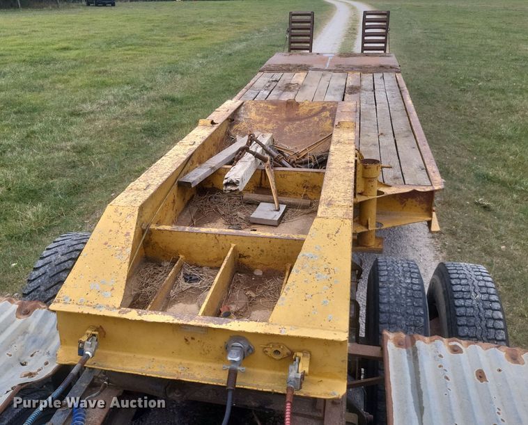 image for item EJ5508 1967 Fruehauf equipment trailer