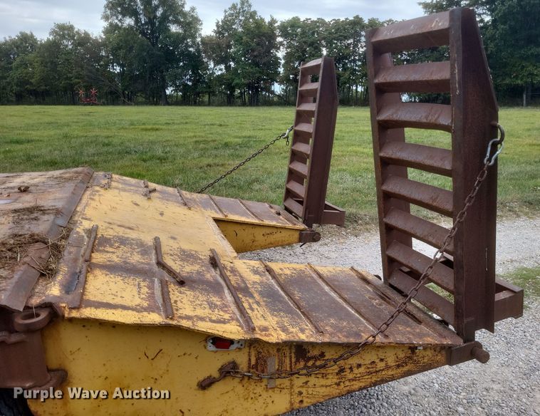 image for item EJ5508 1967 Fruehauf equipment trailer