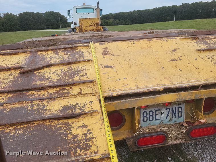 image for item EJ5508 1967 Fruehauf equipment trailer