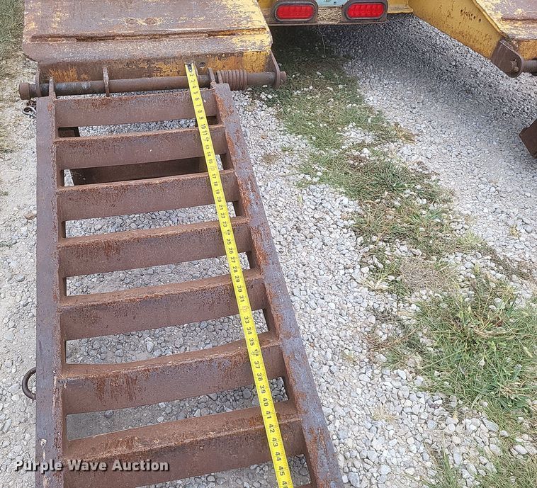 image for item EJ5508 1967 Fruehauf equipment trailer