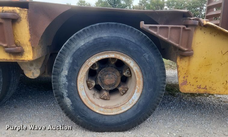 image for item EJ5508 1967 Fruehauf equipment trailer