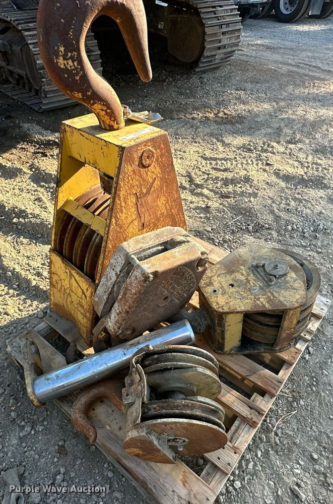 image for item EJ7226 (4) crane attachments