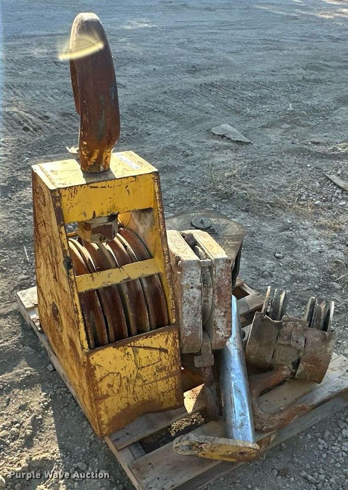 image for item EJ7226 (4) crane attachments