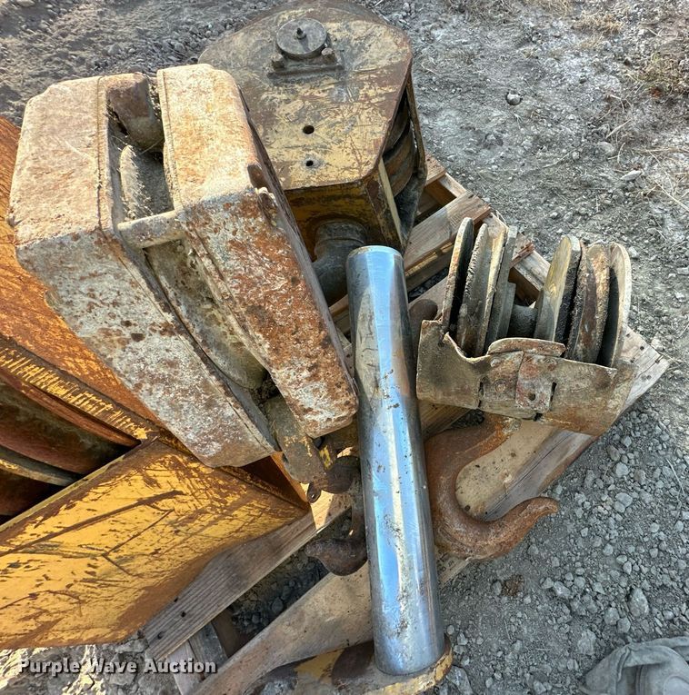 image for item EJ7226 (4) crane attachments