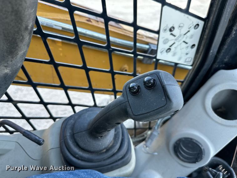 image for item EJ7229 2011 Caterpillar 246C skid steer loader