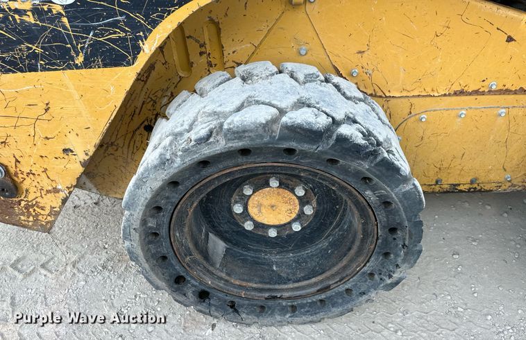 image for item EJ7229 2011 Caterpillar 246C skid steer loader