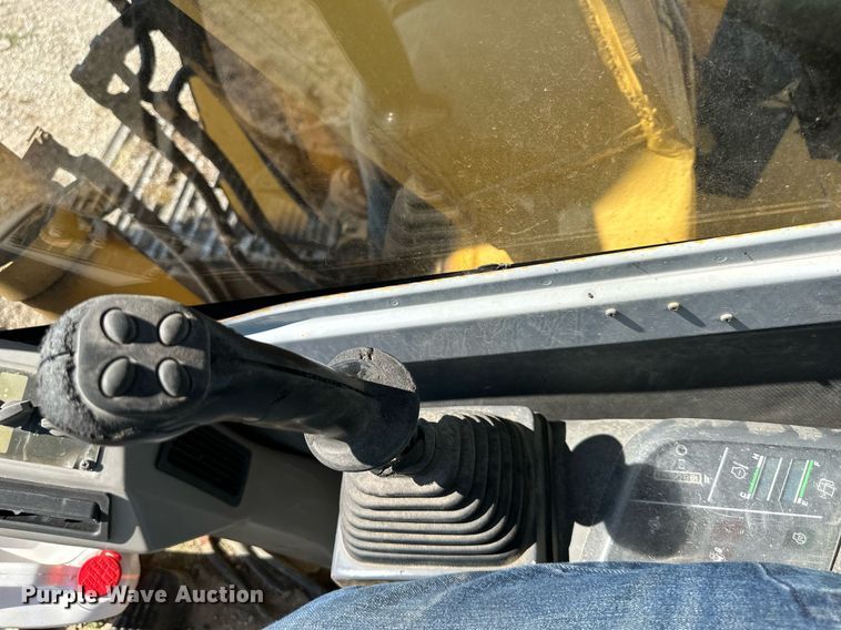 image for item EJ7235 2007 Komatsu PC158USLC excavator