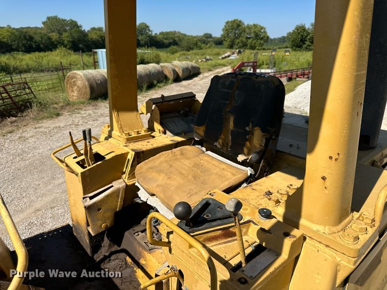 image for item EJ7237 1986 Caterpillar  963 track loader