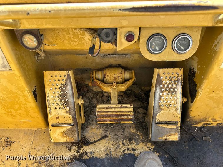 image for item EJ7237 1986 Caterpillar  963 track loader
