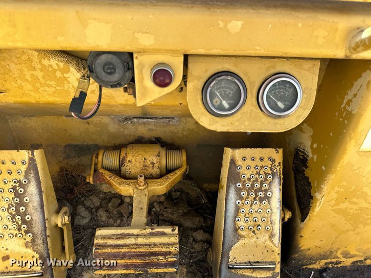 image for item EJ7237 1986 Caterpillar  963 track loader