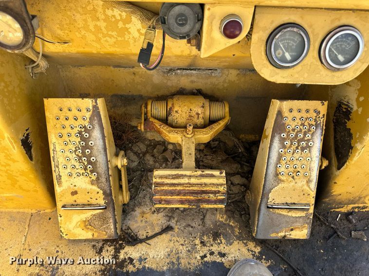 image for item EJ7237 1986 Caterpillar  963 track loader