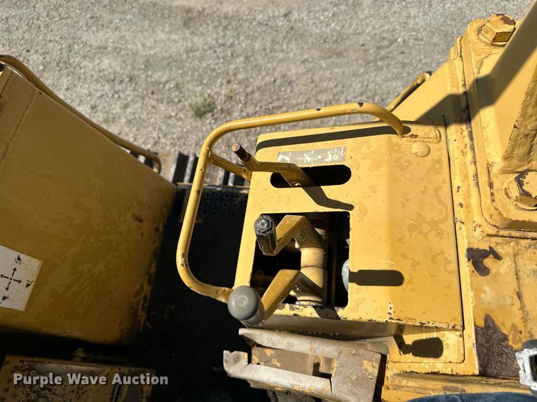 image for item EJ7237 1986 Caterpillar  963 track loader
