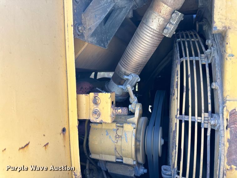 image for item EJ7237 1986 Caterpillar  963 track loader