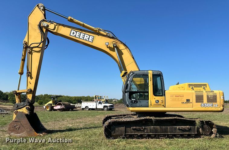 image for item EJ7239 2005 John Deere  330CLC excavator
