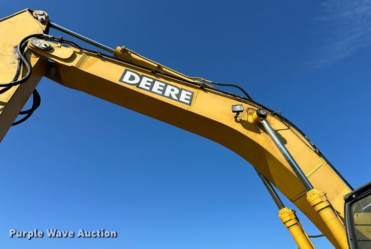 image for item EJ7239 2005 John Deere  330CLC excavator