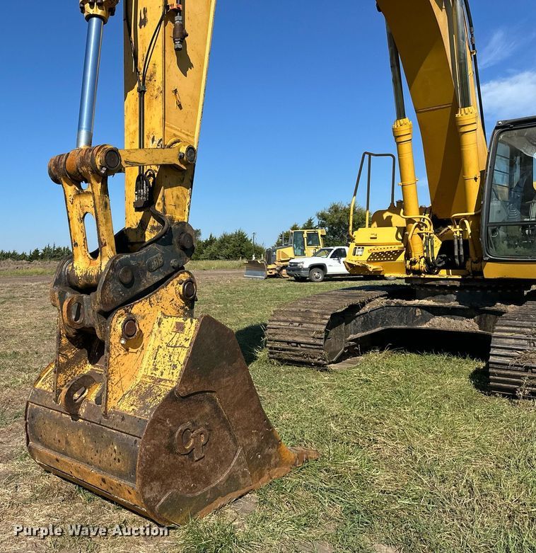 image for item EJ7239 2005 John Deere  330CLC excavator
