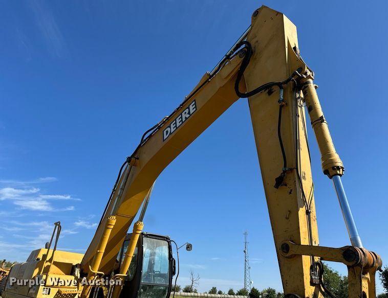 image for item EJ7239 2005 John Deere  330CLC excavator