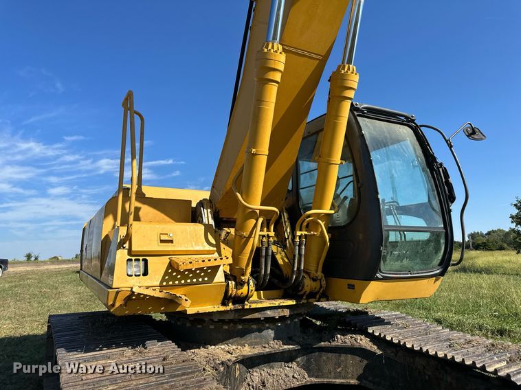 image for item EJ7239 2005 John Deere  330CLC excavator