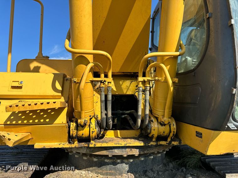 image for item EJ7239 2005 John Deere  330CLC excavator