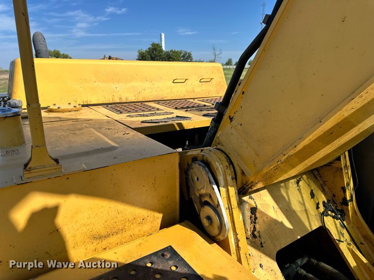 image for item EJ7239 2005 John Deere  330CLC excavator