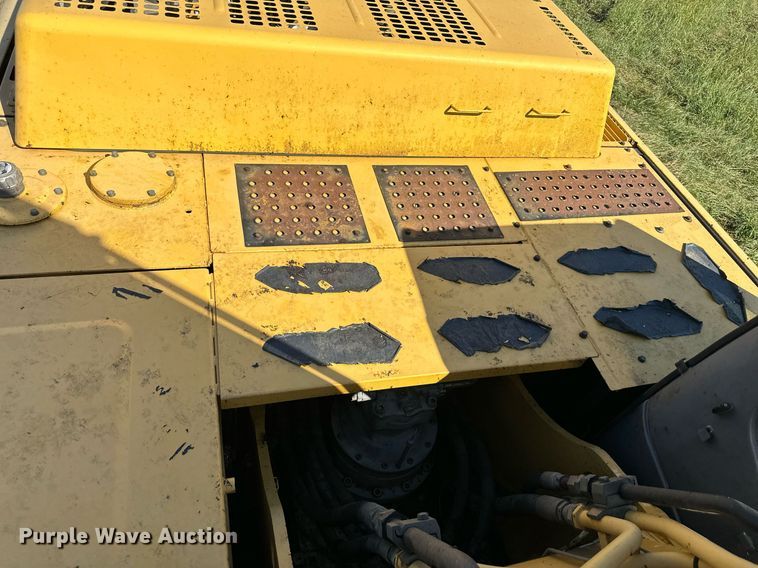 image for item EJ7239 2005 John Deere  330CLC excavator