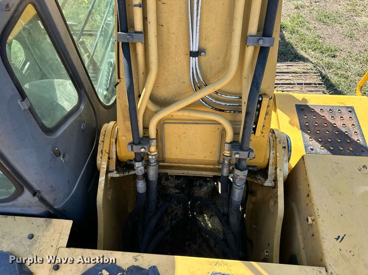 image for item EJ7239 2005 John Deere  330CLC excavator