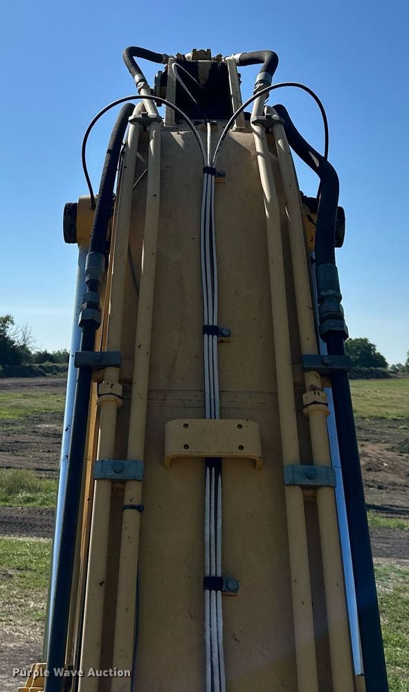 image for item EJ7239 2005 John Deere  330CLC excavator