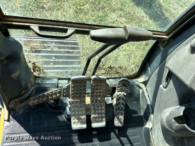 image for item EJ7239 2005 John Deere  330CLC excavator