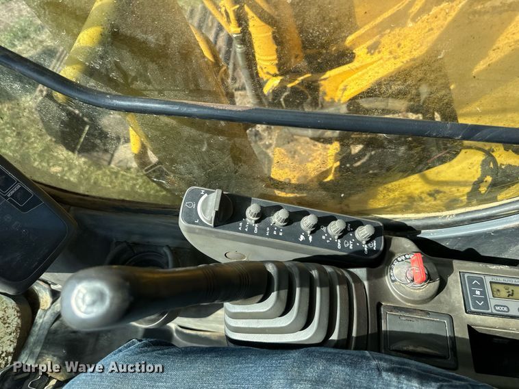 image for item EJ7239 2005 John Deere  330CLC excavator