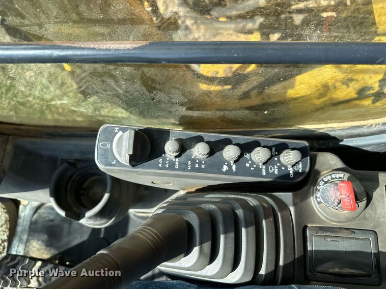 image for item EJ7239 2005 John Deere  330CLC excavator