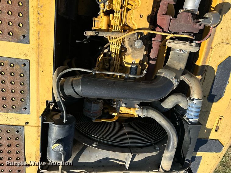 image for item EJ7239 2005 John Deere  330CLC excavator