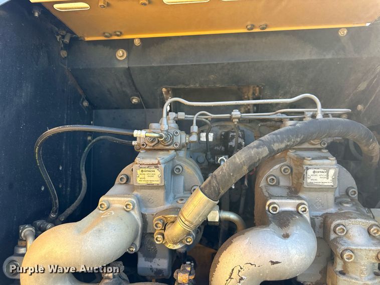 image for item EJ7239 2005 John Deere  330CLC excavator