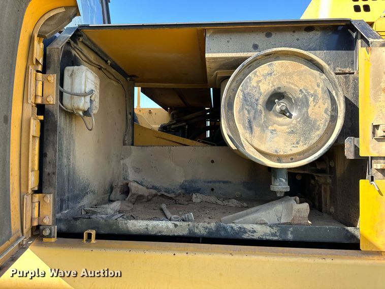 image for item EJ7239 2005 John Deere  330CLC excavator