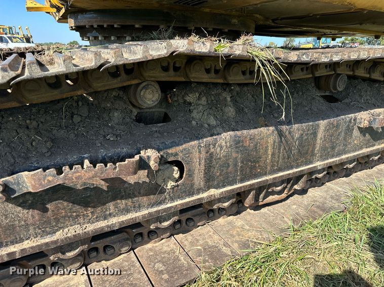 image for item EJ7239 2005 John Deere  330CLC excavator