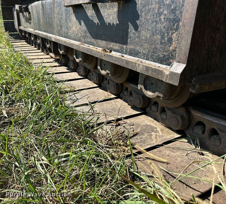 image for item EJ7239 2005 John Deere  330CLC excavator