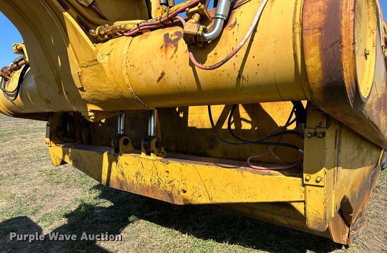 image for item EJ7240 1973 Caterpillar  627 conventional scraper 