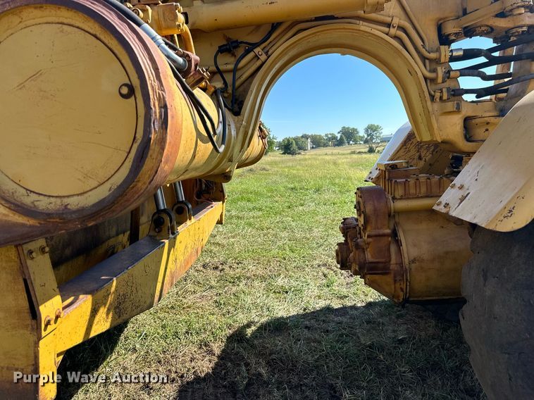 image for item EJ7240 1973 Caterpillar  627 conventional scraper 