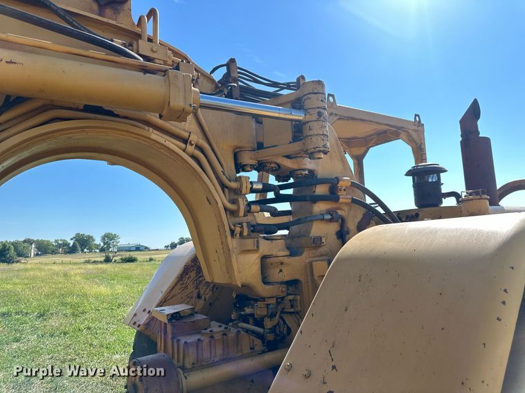 image for item EJ7240 1973 Caterpillar  627 conventional scraper 