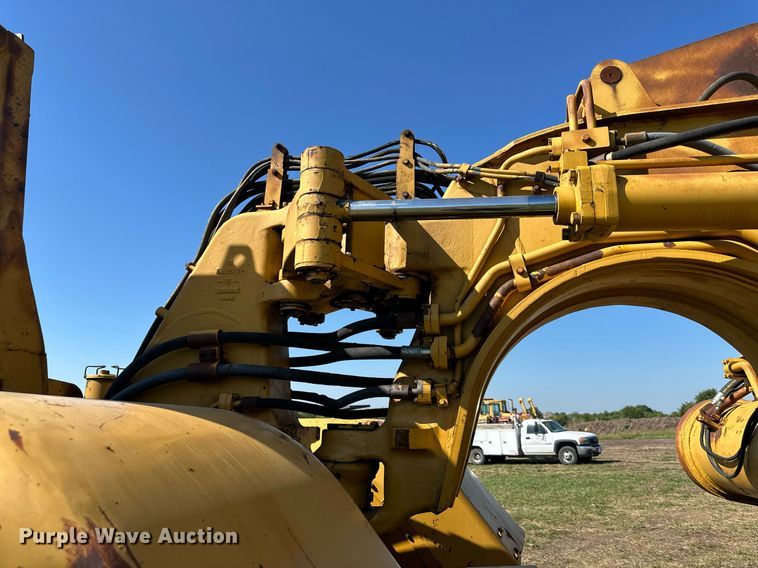 image for item EJ7240 1973 Caterpillar  627 conventional scraper 