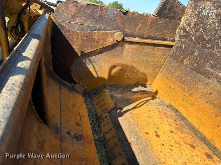 image for item EJ7240 1973 Caterpillar  627 conventional scraper 