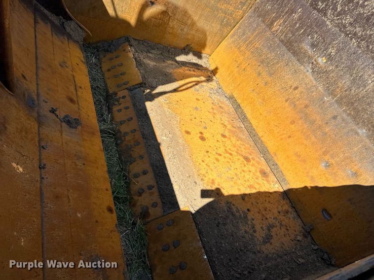 image for item EJ7240 1973 Caterpillar  627 conventional scraper 