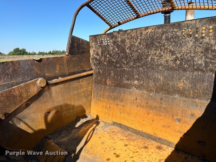 image for item EJ7240 1973 Caterpillar  627 conventional scraper 