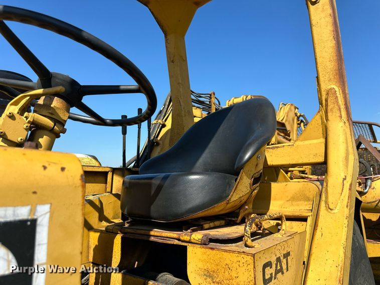 image for item EJ7240 1973 Caterpillar  627 conventional scraper 