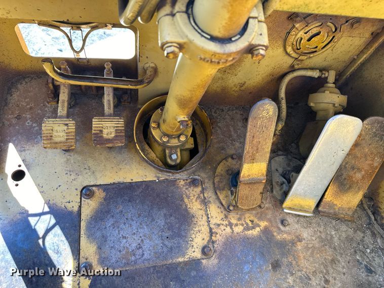 image for item EJ7240 1973 Caterpillar  627 conventional scraper 