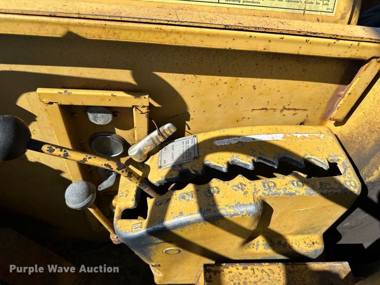 image for item EJ7240 1973 Caterpillar  627 conventional scraper 